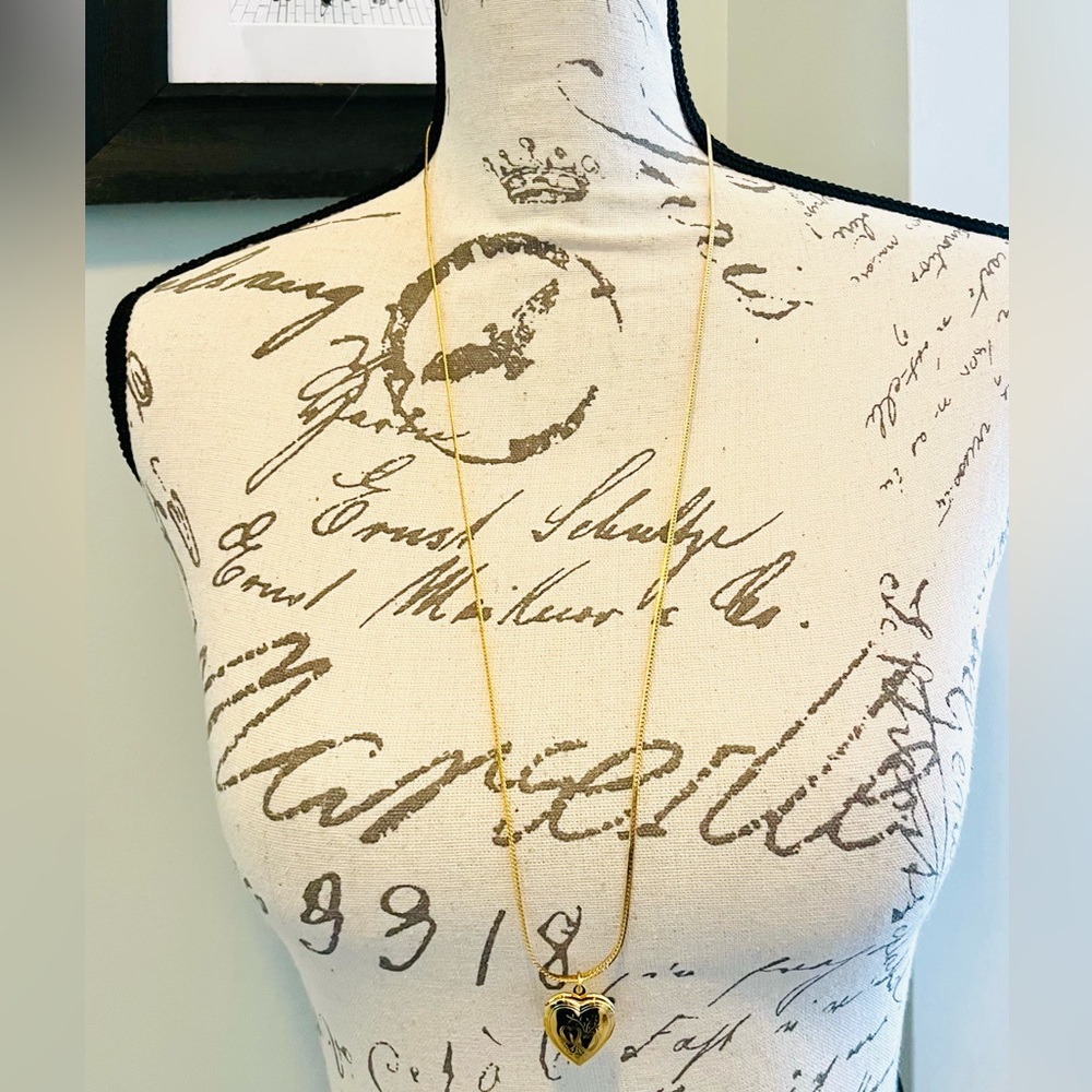 Vintage Gold Tone Heart Locket Necklace 30” Chain Double Heart